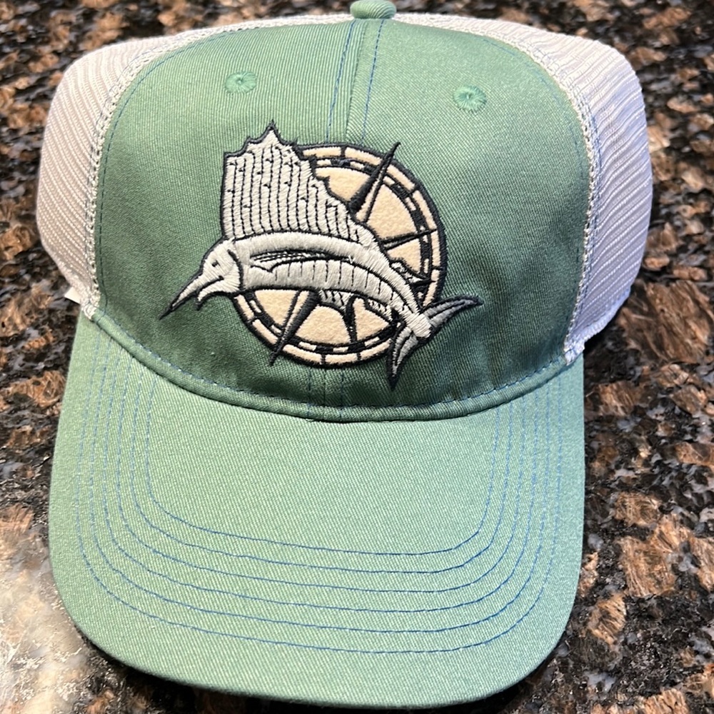 OC outdoor breed able. Hat green and white mesh back